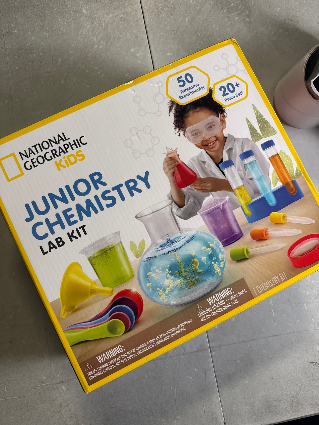National Geographic Kids Junior Chemistry Set - Complete Early Learning Lab Kit with 50 Science Experiments and 20+ Lab Tools for Kids Aged 4-6