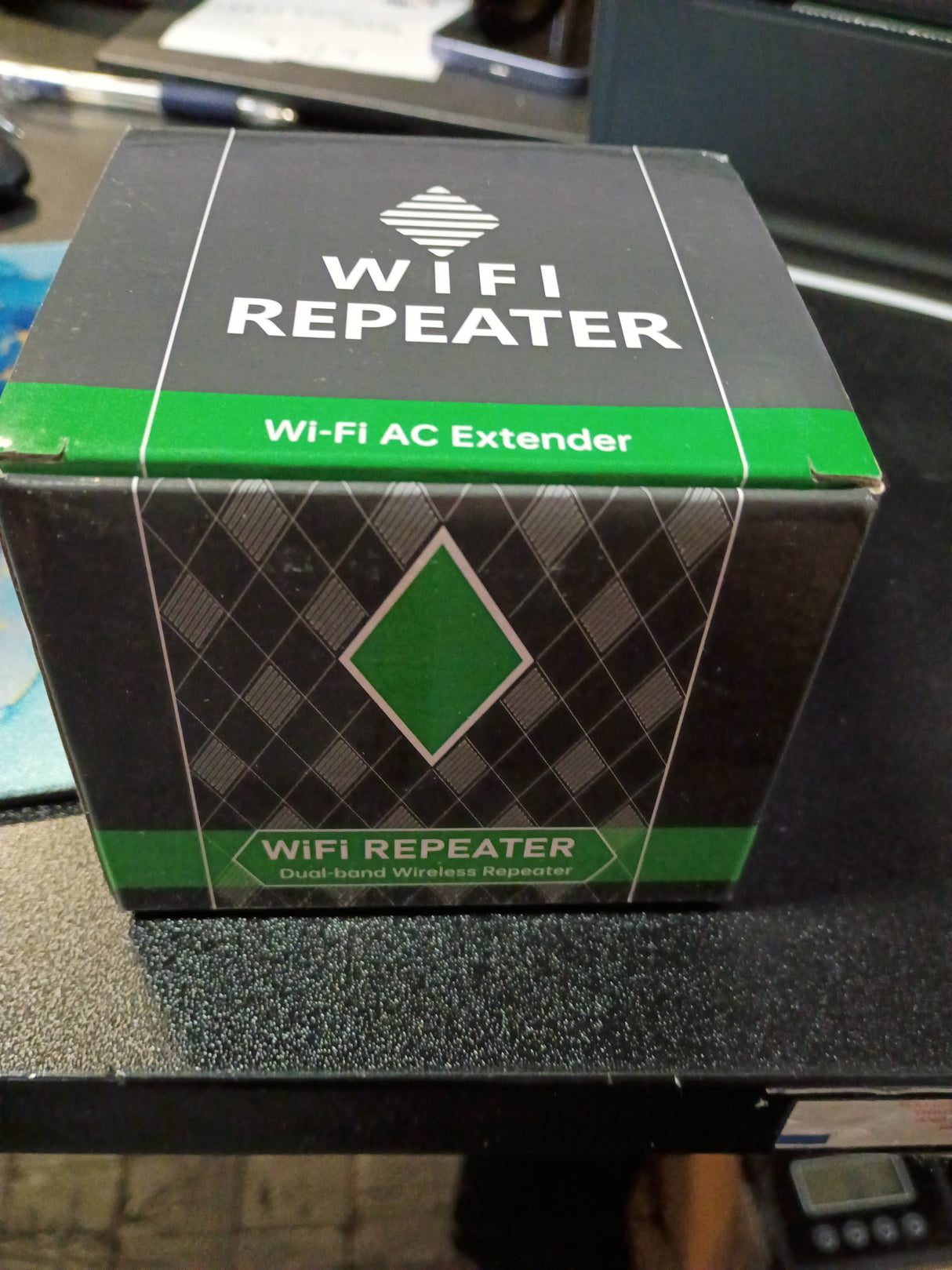 WiFi Extender Signal Booster, Internet Wireless Repeater for Home Coverage up to 10000sq.ft and 35 Devices, 1200Mbps WiFi Booster with Ethernet Port, Dual Band 2.4G/5G, 4 Antennas