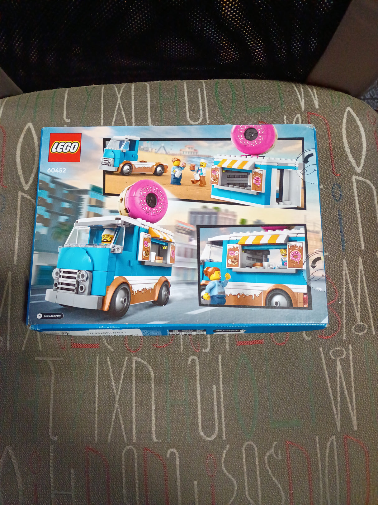 LEGO City Donut Truck Toy - Building Toy for Kids, Boys and Girls, Ages 5+ - Mobile Donut Stand with 2 Minifigures and Other Accessories - Fun Gift Idea for Birthdays & Holidays - 60452