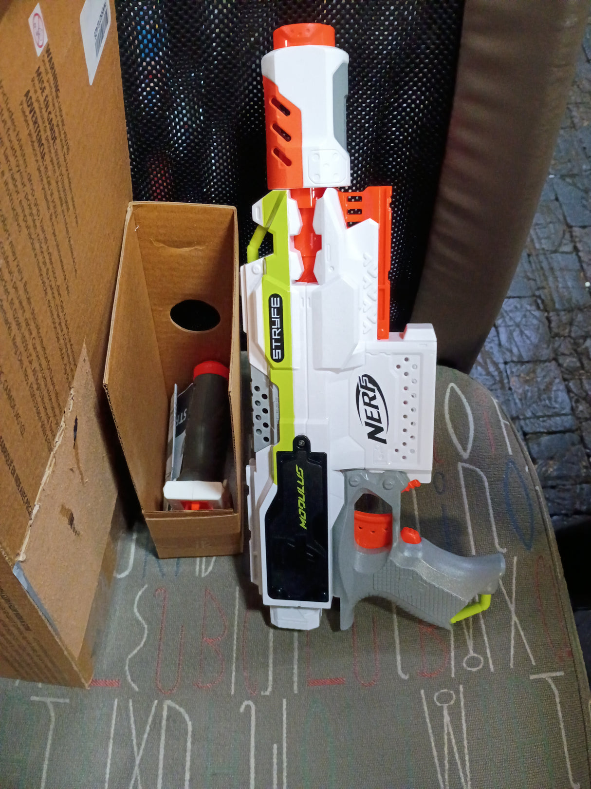 Nerf Modulus Stryfe Motorized Blaster - Fires 6 Darts in a Row - Includes Drop Grip, Barrel Extension, 6-Dart Clip, 6 Nerf Elite Darts (Amazon Exclusive)