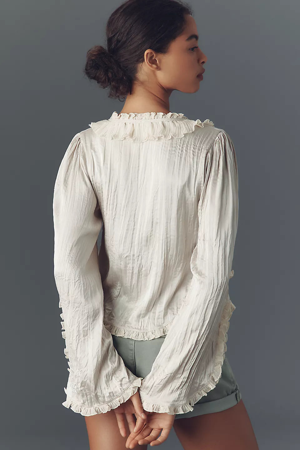 By Anthropologie Long-Sleeve Ruffled Tie-Front Top Size: M