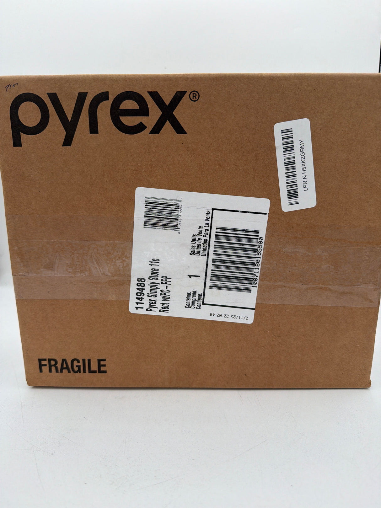 Pyrex Simply Store Glass Food Storage Container, Snug Fit Non-Toxic Plastic BPA-Free Lids, Freezer Dishwasher Microwave Safe, 11 Cup