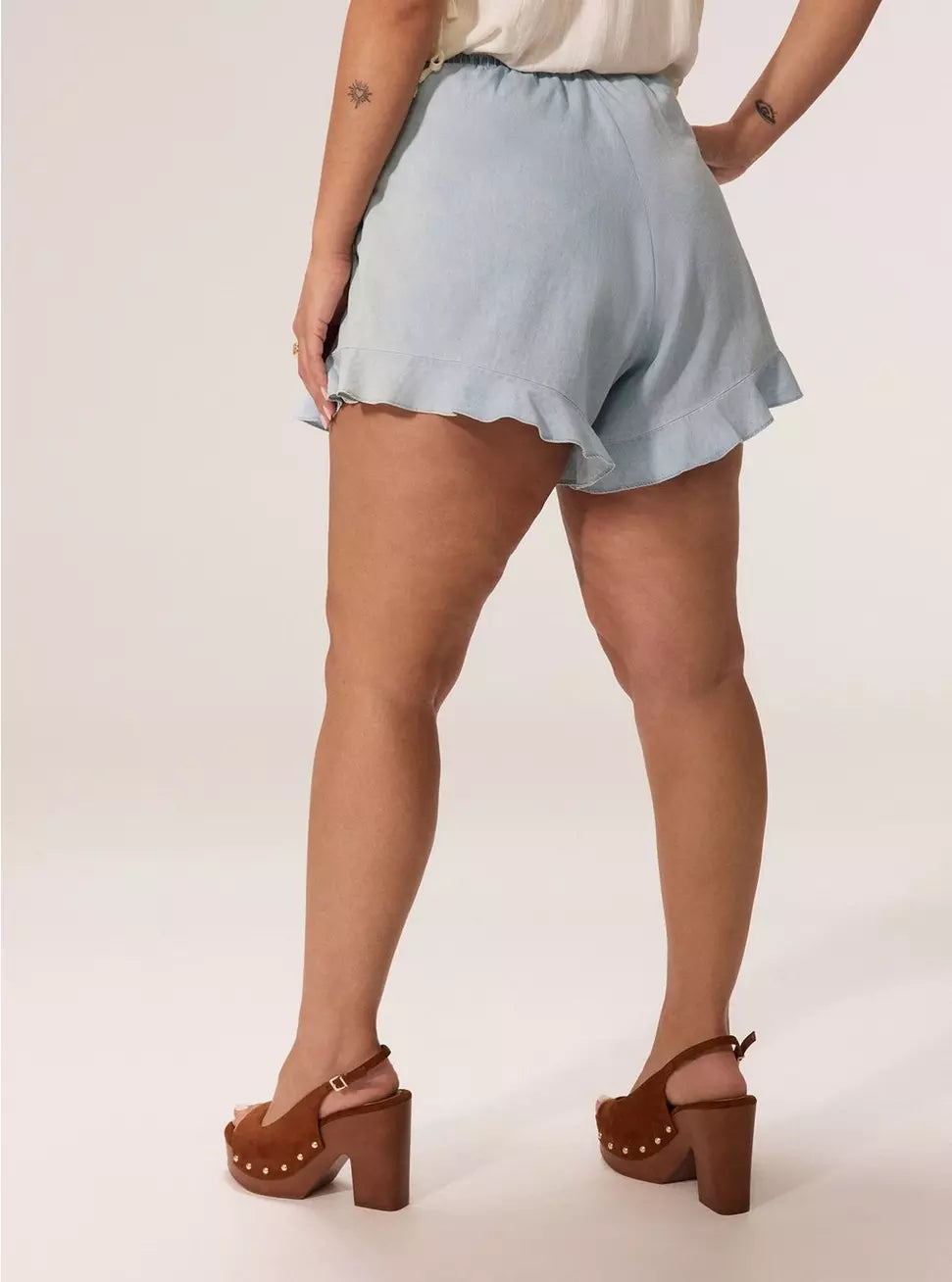 Festi V-Waist Lightweight Denim Shorts by Torrid - Light Wash - Torrid Size: 0 (Women's L|12)