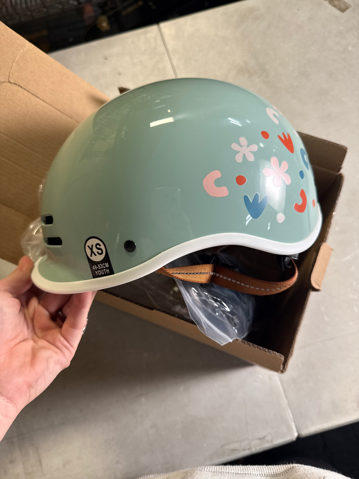 Retrospec Remi Kids Bike Helmet With Built-in Sun Visor - Adjustable Youth Safety Gear for Cycling, Skating & Scooters - 11 Air Vents, Washable Padding & Reflective Straps