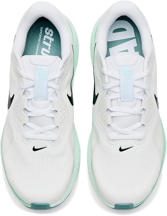 Nike Women's Structure 26 Sneaker- Size- 6.5