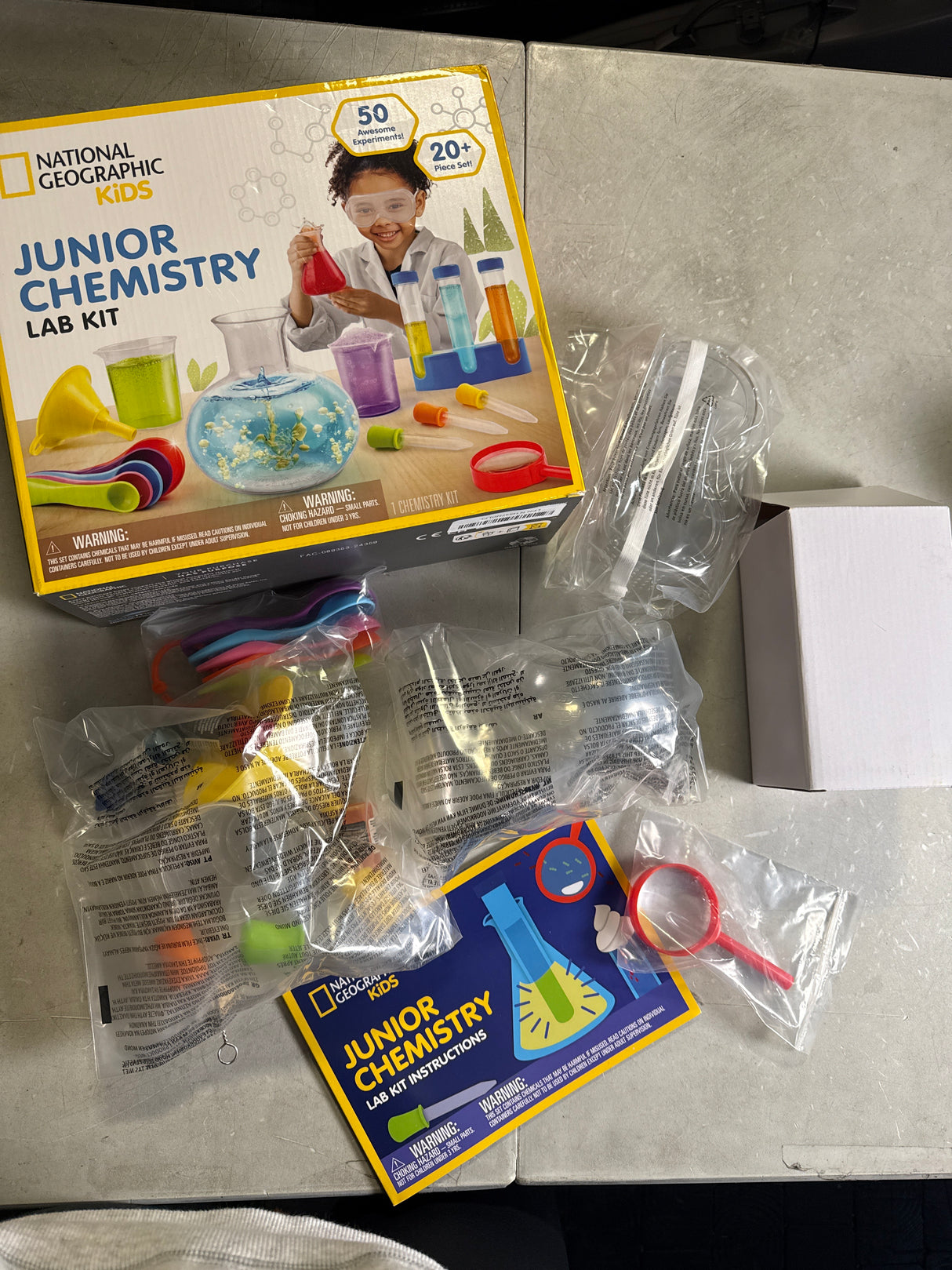 National Geographic Kids Junior Chemistry Set - Complete Early Learning Lab Kit with 50 Science Experiments and 20+ Lab Tools for Kids Aged 4-6