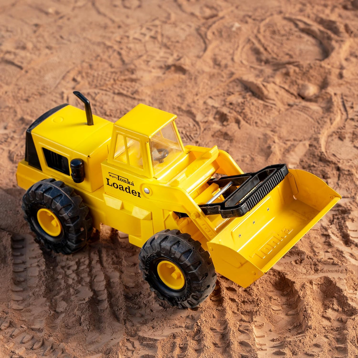 Tonka Retro Front Loader - Collector's Edition - Made with 2X More Steel, Kids Construction Toy, Metal Truck, Toy Truck for Boys and Girls, Kids, Toddlers, Ages 3+