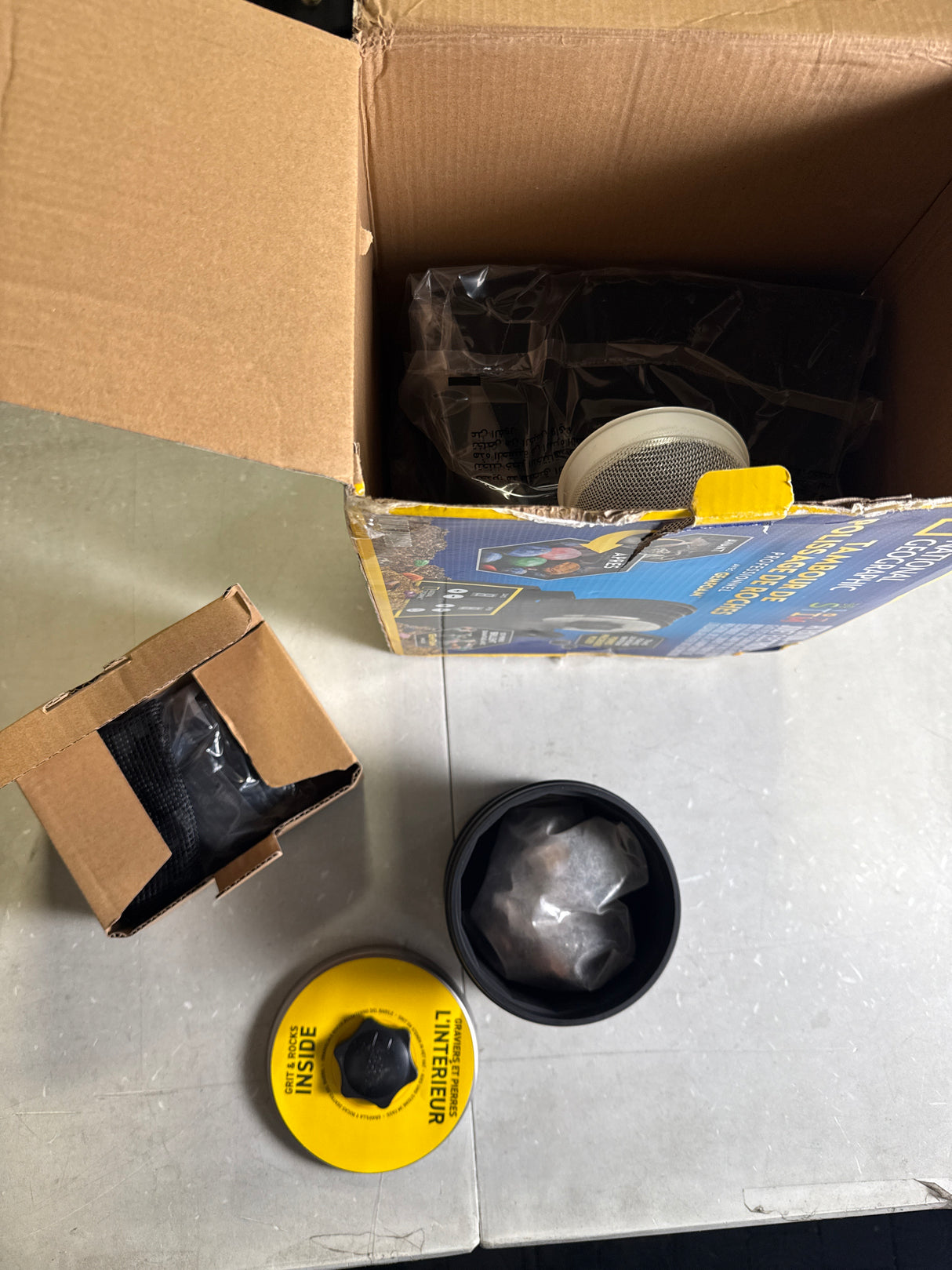 NATIONAL GEOGRAPHIC Professional Rock Tumbler Kit - Complete Rock Tumbler for Adults & Kids with Durable 2 Lb. Barrel, Rocks, Grit, and Patented GemFoam Finishing Foam Polish, Rock Polisher