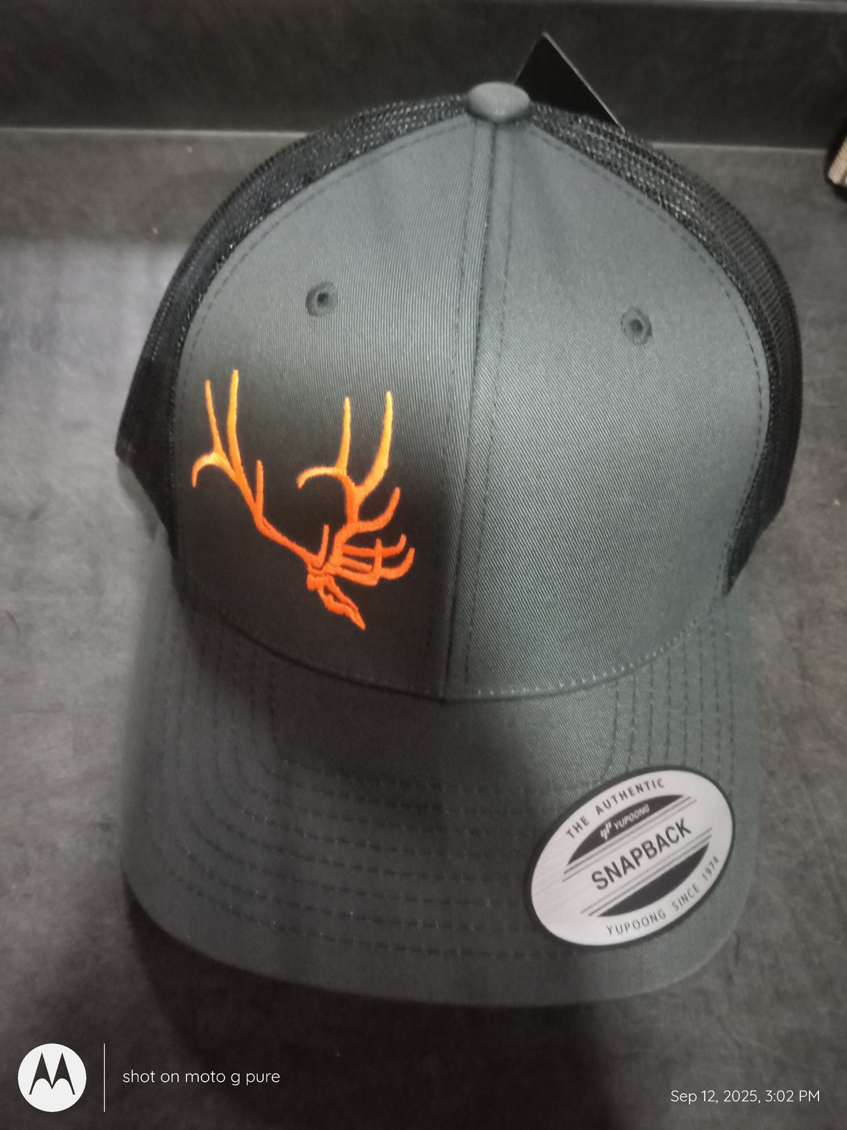 Yupoong 6606 YP Classics Retro Trucker Cap-black/neon orange