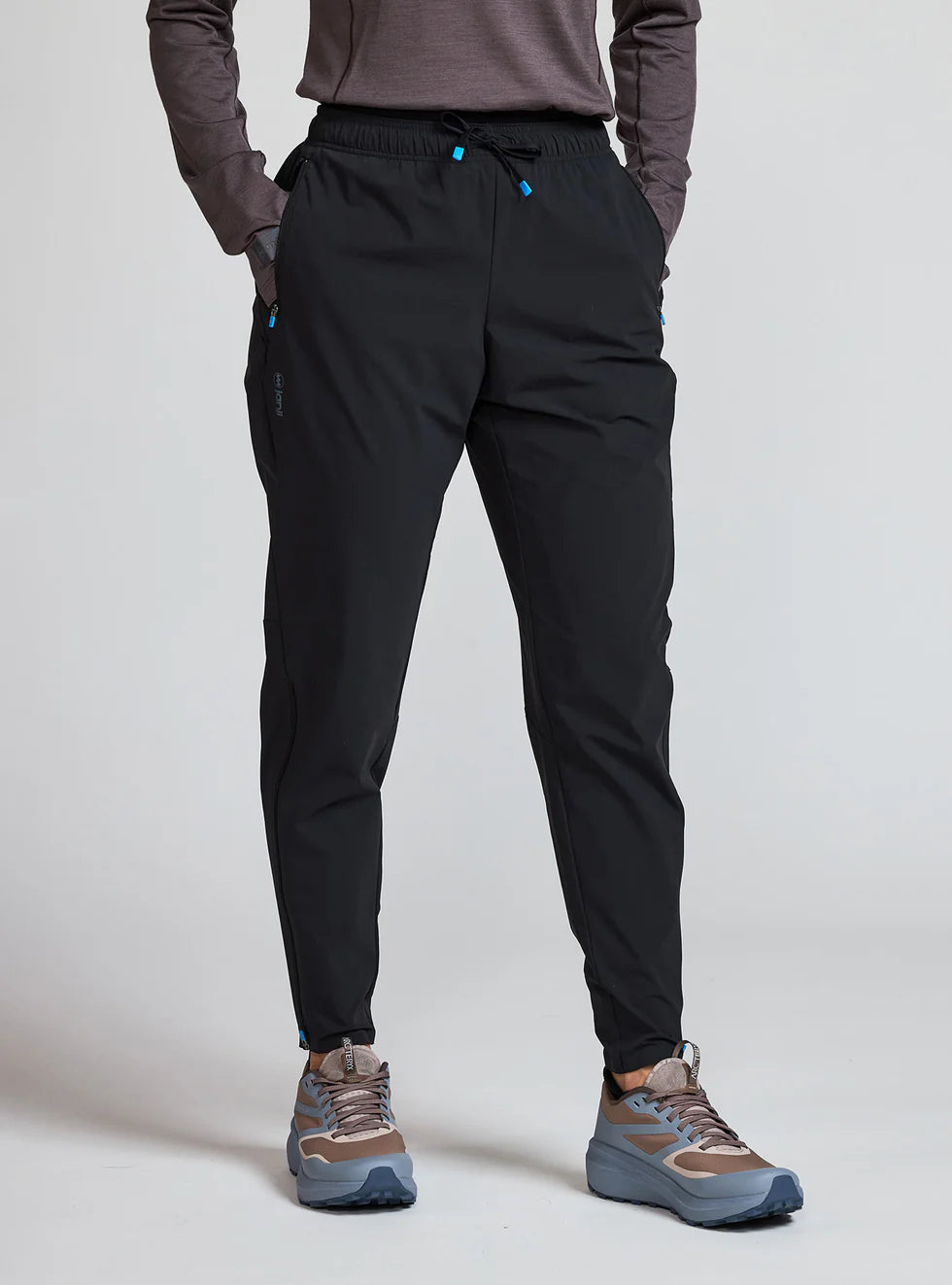 JANJI (MED) -W's Atlas Multi Pant multi-pocketed waistband, knee-high ankle zips, all-mountain performer-MIDNIGHT