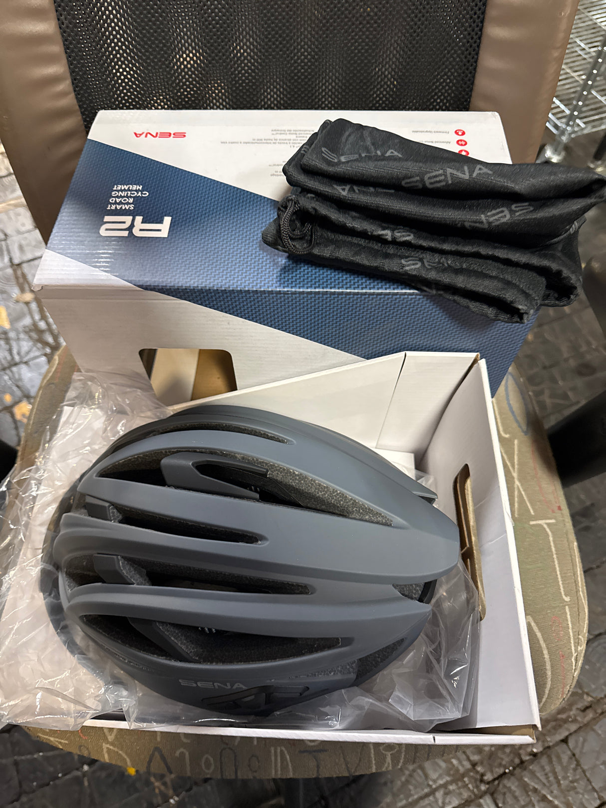 Sena R2 Road Cycling Smart Bluetooth Helmet (Matte Gray, Medium)