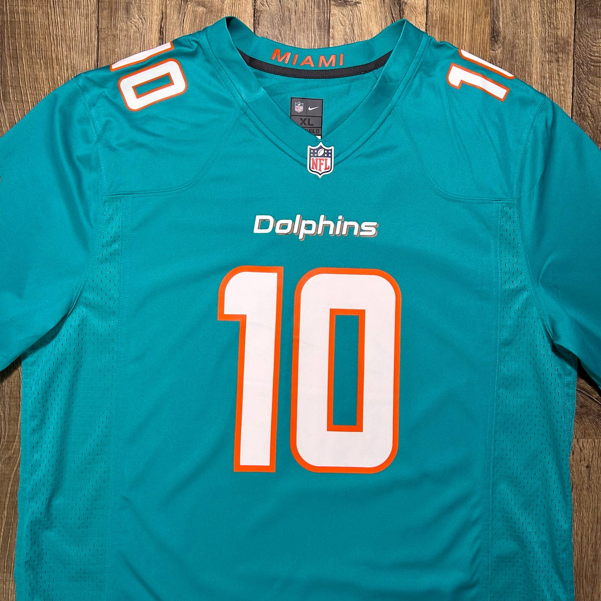 Men’s LARGE Miami Dolphins Tyreek Hill Nike NFL Football Game Home Jersey