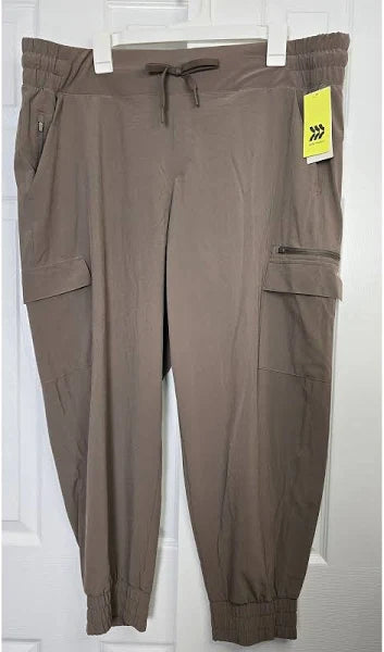 Women's Active Light Mid-Rise Cargo PANT - All In Motion™-BROWN-SIZE(M)