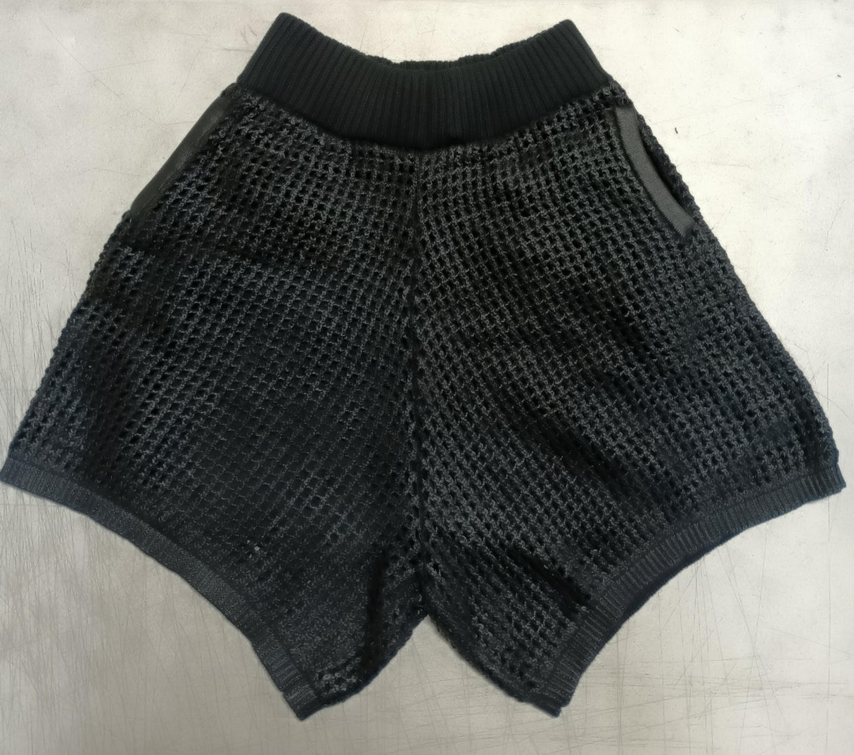Premium Streetwear - Grid Knit Shorts - Size: M/L