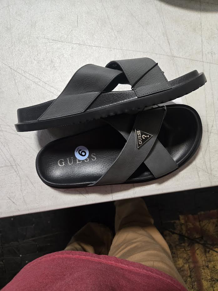 GUESS VATON  9