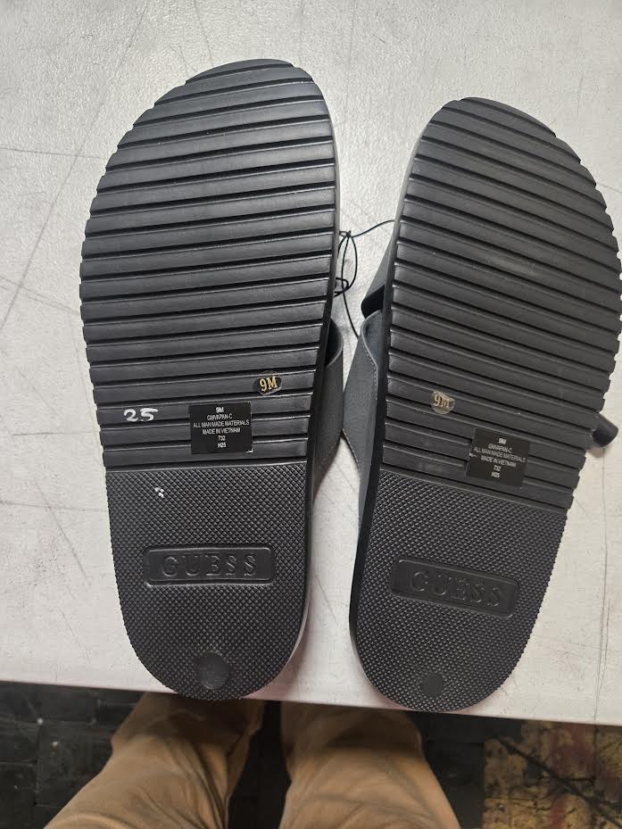 GUESS VATON  9