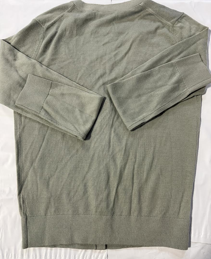 Theory V-Neck Cardigan in Regal Wool Size M
