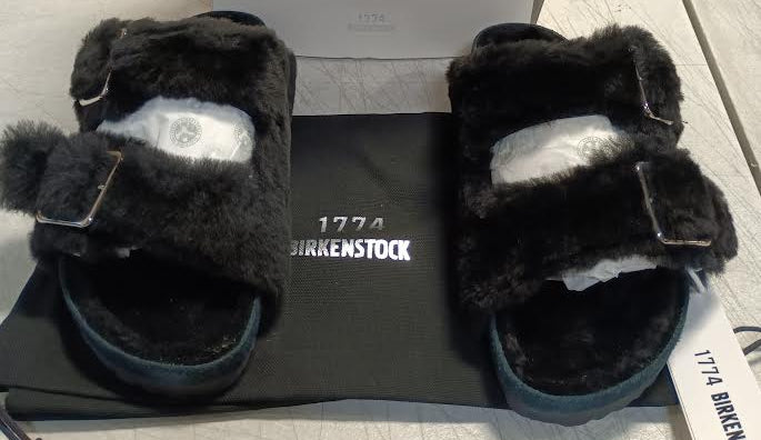 Birkenstock 1774 Black Arizona Big Buckle Sandal - Size: 8(Women) / 6(Men)