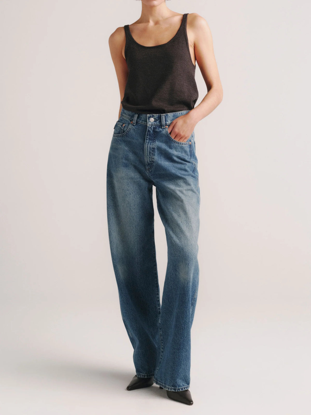 DL1961 (Women's) Taylor Relaxed Barrel Ultra High Rise 31" Jeans Endless Sea (Size: 28)