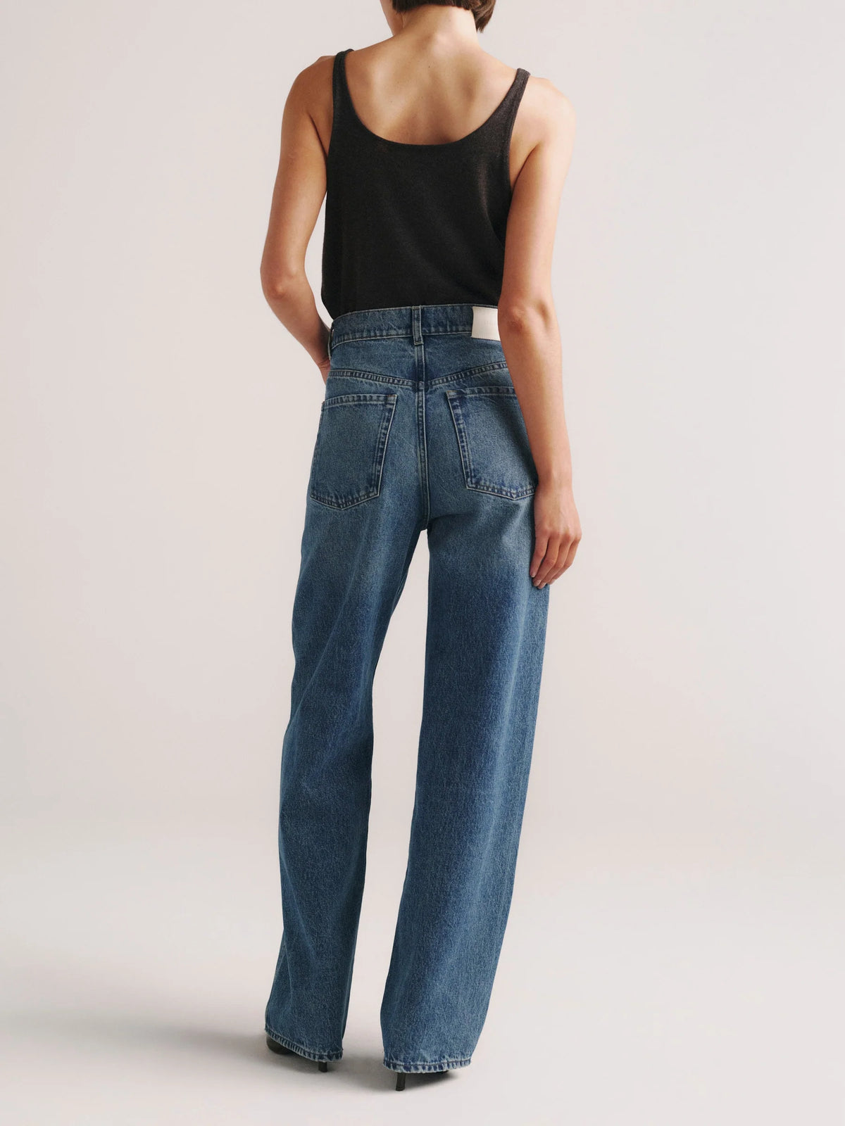 DL1961 (Women's) Taylor Relaxed Barrel Ultra High Rise 31" Jeans Endless Sea (Size: 28)