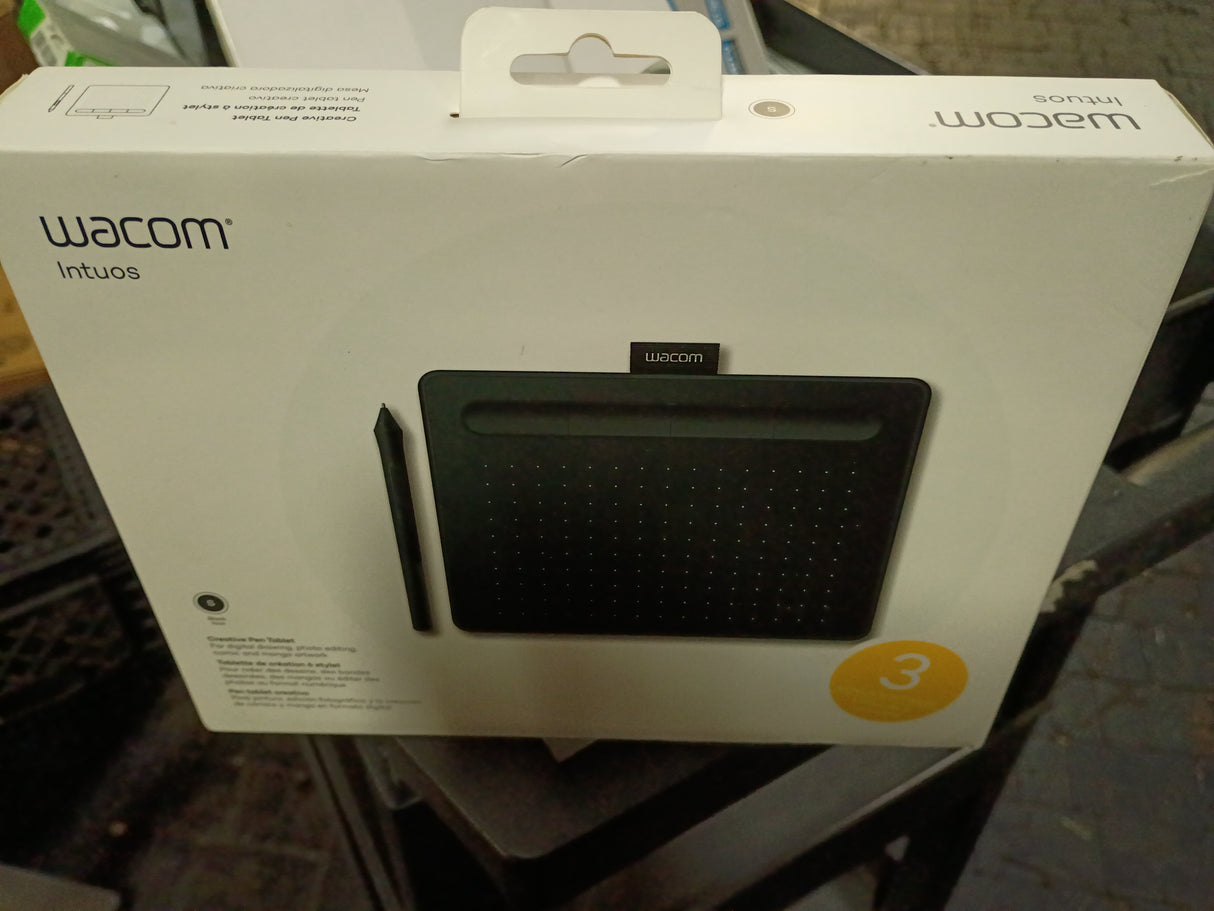 Wacom Intuos Small Graphics Drawing Tablet, includes Training & Software; 4 Customizable ExpressKeys Compatible With Chromebook Mac Android & Windows, photo/video editing, design & education,Black