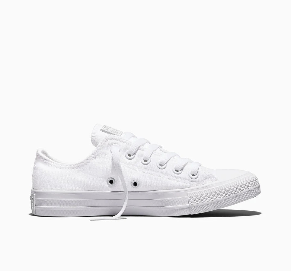 CONVERSE Unisex Chuck Taylor All Star Low Top Canvas Sneaker in White - M6.5/W8.5