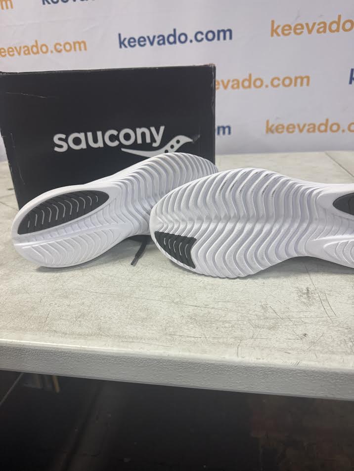 Saucony Women's Kinvara 1Sneaker SIZE 9 WIDE