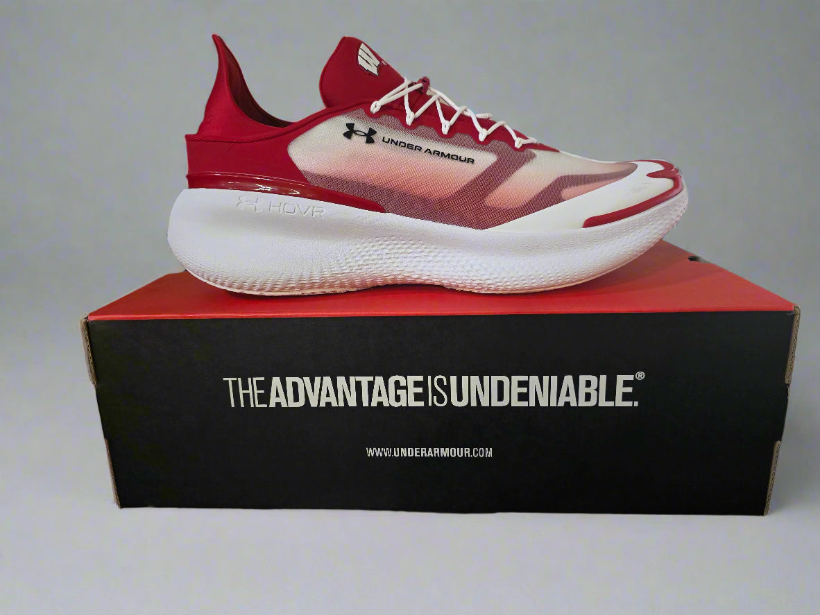 Under Armour U Team Nova Wisconsin Badgers WHT/Red Unisex M14 W15.5