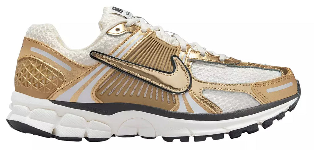 Nike ZOOM VOMERO 5 Women – Photon Dust/Metallic Gold/Gridiron/Sail Wmn-8/Men 6.5