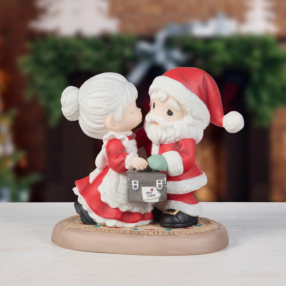 *Precious Moments -A Magical Kiss-mas Eve Night Figurine