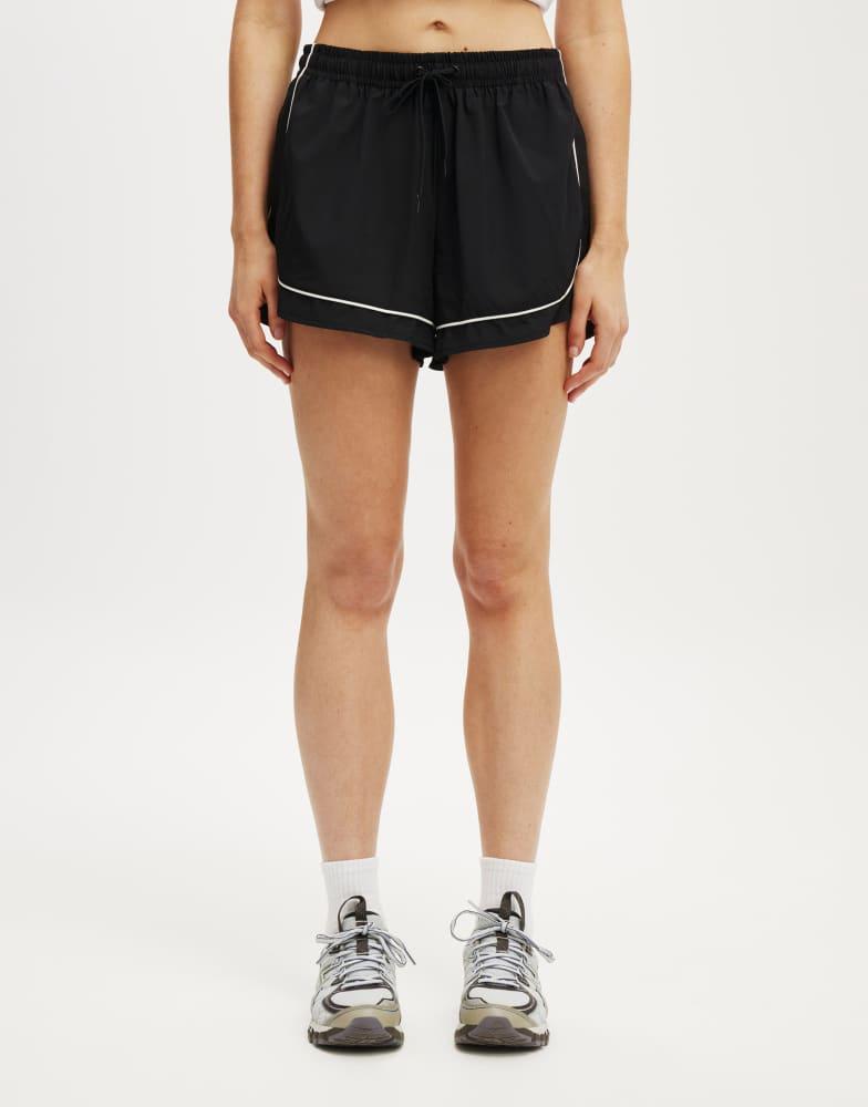 Cotton On Women’s Cotton On Woven curved hem shorts - Black