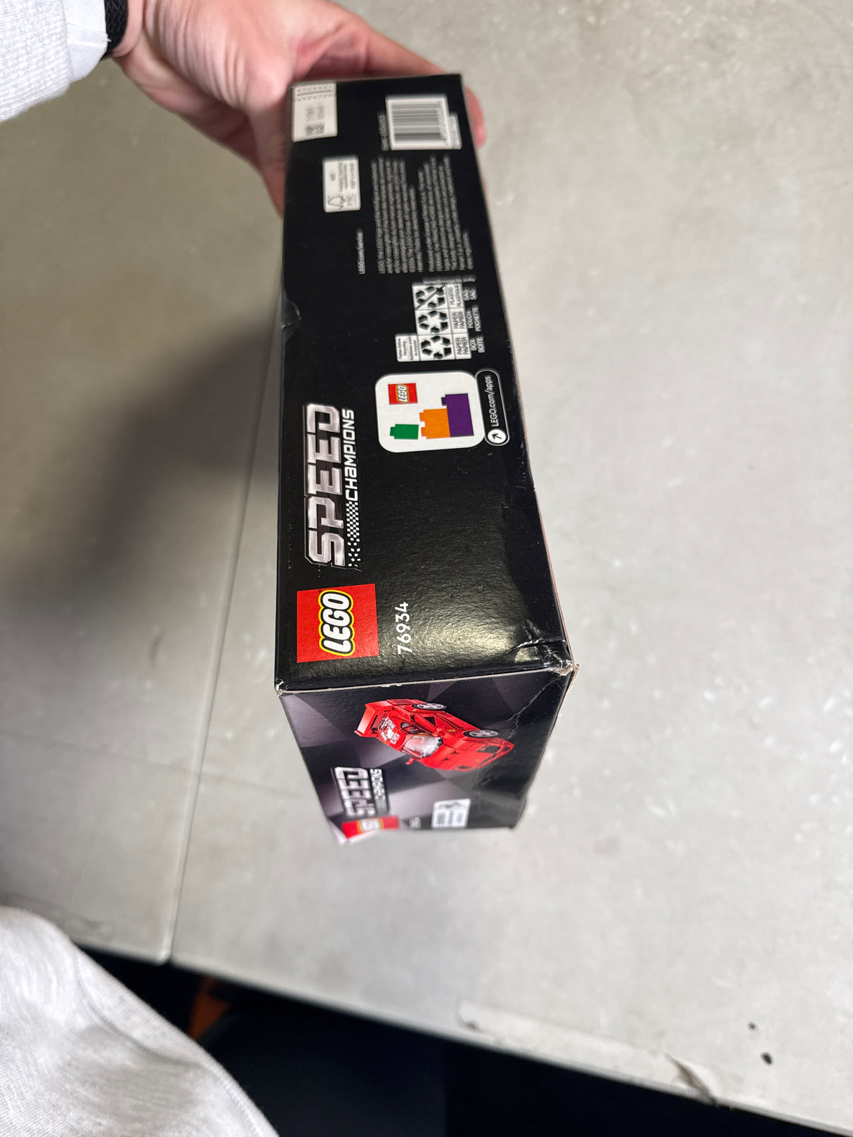 LEGO Speed Champions Ferrari F40 Supercar, Toy Car Model Building Set with Driver Minifigure, Collectible Ferrari Toy for Kids Ages 9 and Up, 76934