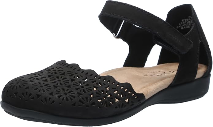 Earth Women's Bronnie Round Toe Casual Slip On Flat Shoes Black 7W