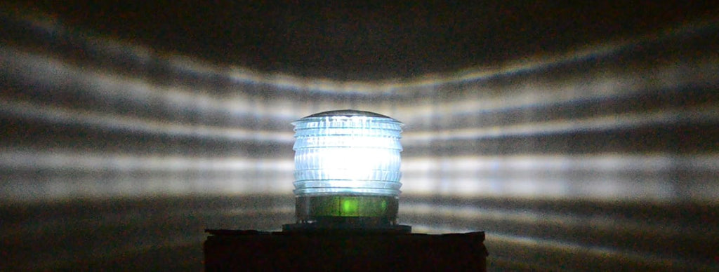 S8LSM White Clear Steady-ON 2NM IP67 Solar LED Magnetic Mount Marina Dock Barge Boat Safety Beacon Light