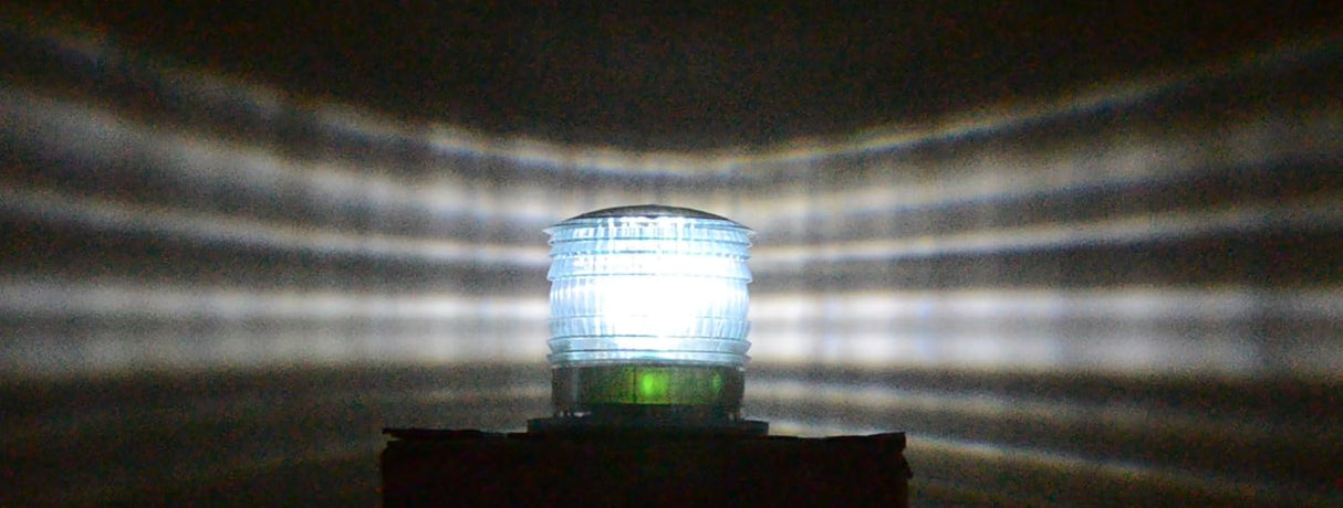 S8LSM White Clear Steady-ON 2NM IP67 Solar LED Magnetic Mount Marina Dock Barge Boat Safety Beacon Light