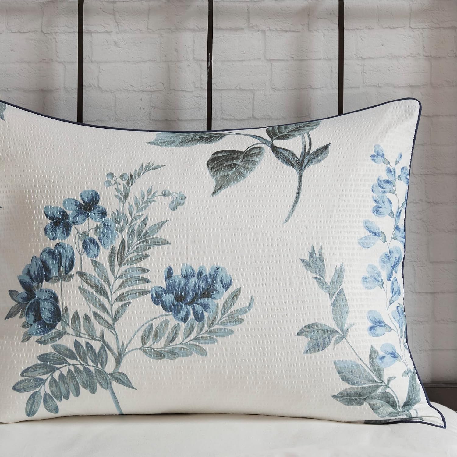 Madison Park (King / Cali King) 7-Piece Printed Seersucker Comforter Set with Throw Blanket - Zennia Blue