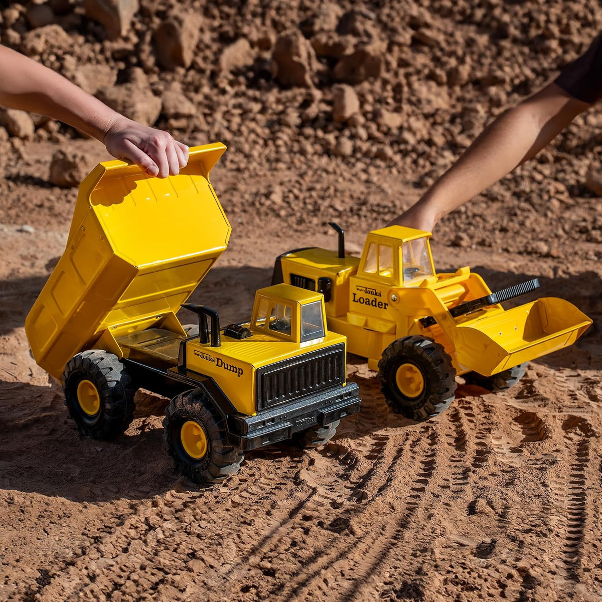 Tonka Retro Collector's Edition - Made with 2X More Steel, Kids Construction Toy, Metal Truck, Toy Truck for Boys and Girls, Kids, Toddlers, Ages 3+, Mighty Dump Truck