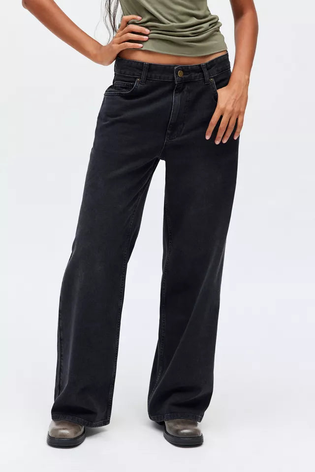 URBAN OUTFITTERS | Women's BDG | OZZY Loose Jean in Black | 28