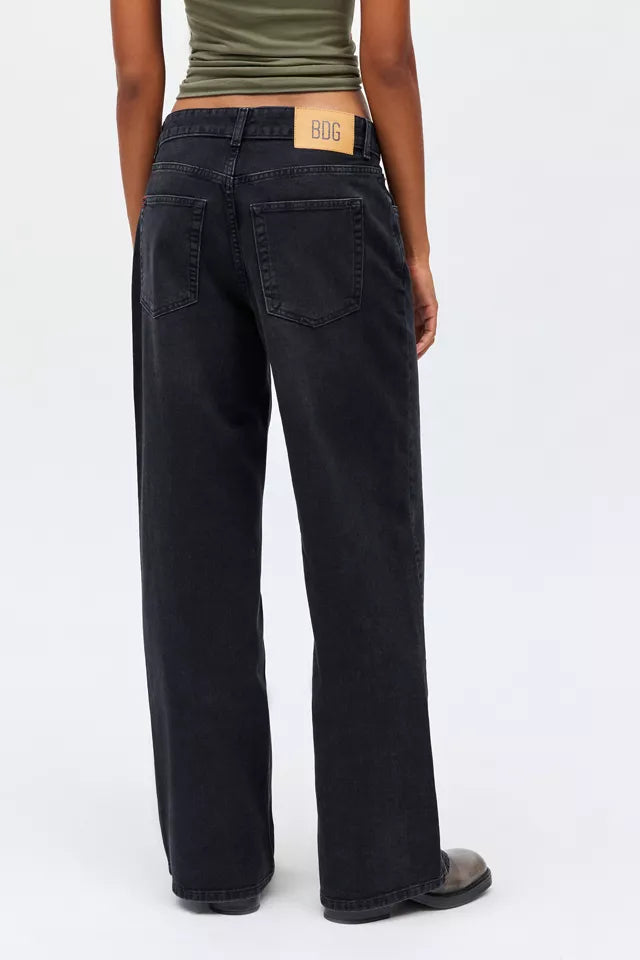 URBAN OUTFITTERS | Women's BDG | OZZY Loose Jean in Black | 28