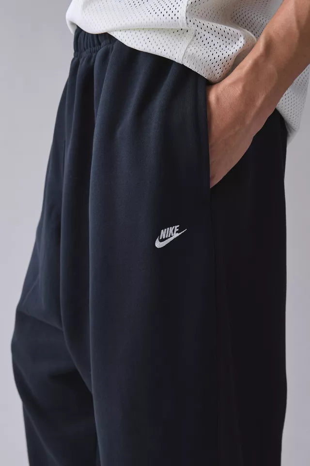 *Black Nike Club Relaxed Sweatpants Mens M