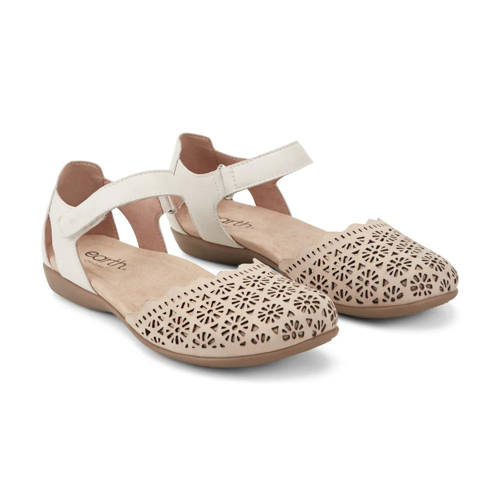 EARTH Bronnie Sandal In Medium Ivory Women's Size: 9W