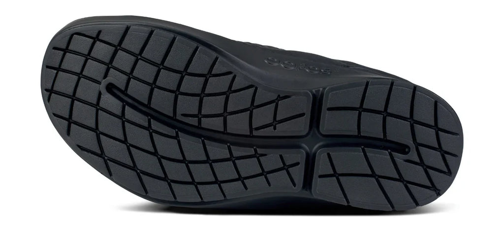 *7.5 Oofos Women's OOcoozie Thermo Mule Slipper Black