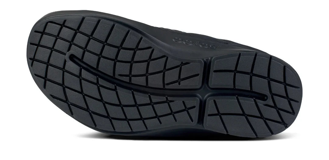 *7.5 Oofos Women's OOcoozie Thermo Mule Slipper Black