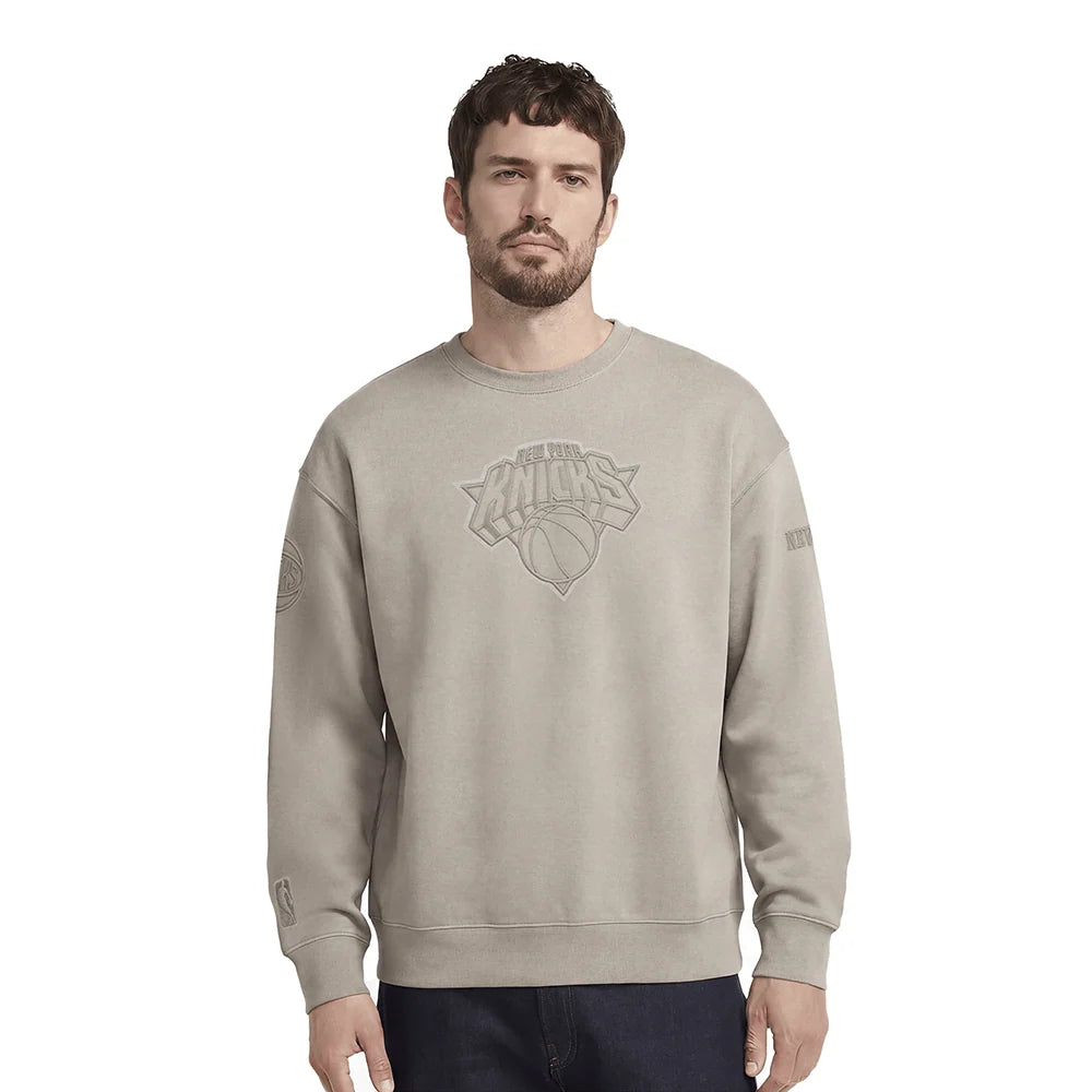 NBA NEW YORK KNICKS NEUTRAL MEN'S DROP SHOULDER FLEECE CREWNECK - L