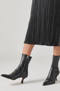 Dolce Vita - Arya in Black Leather Women's 6.5
