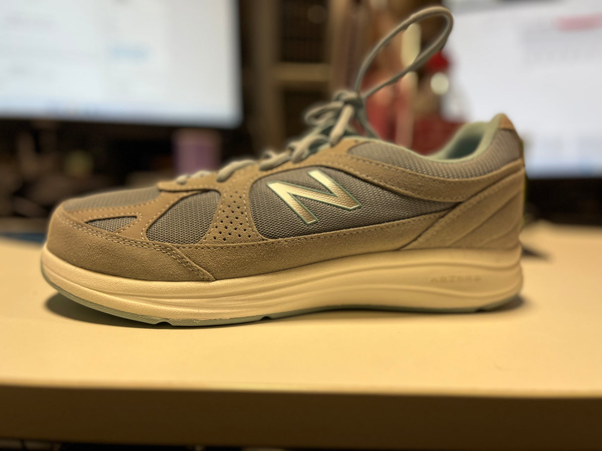 New Balance Women's 877 V1 Walking Shoe, Silver, 10.5 wide (GENTLY WORN, STILL IN NEW CONDITION)