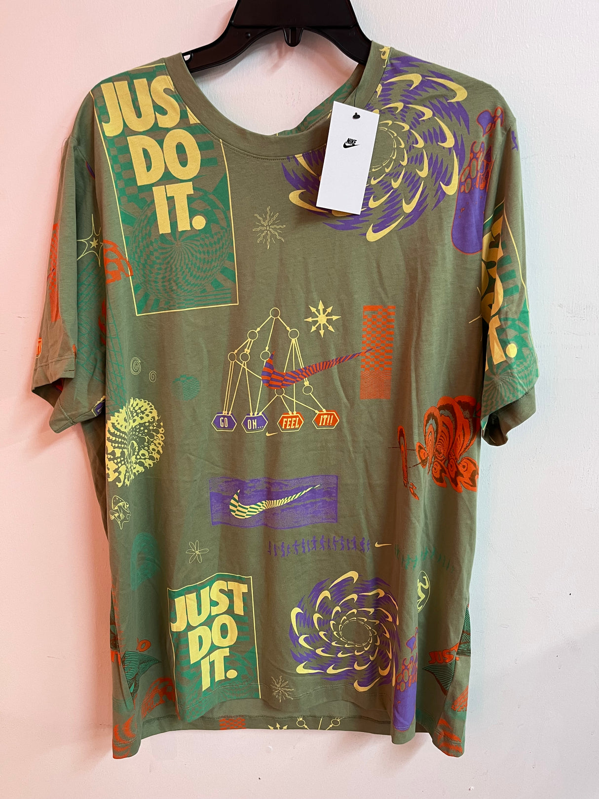 Nike Men's Tee - Festival AOP NEW