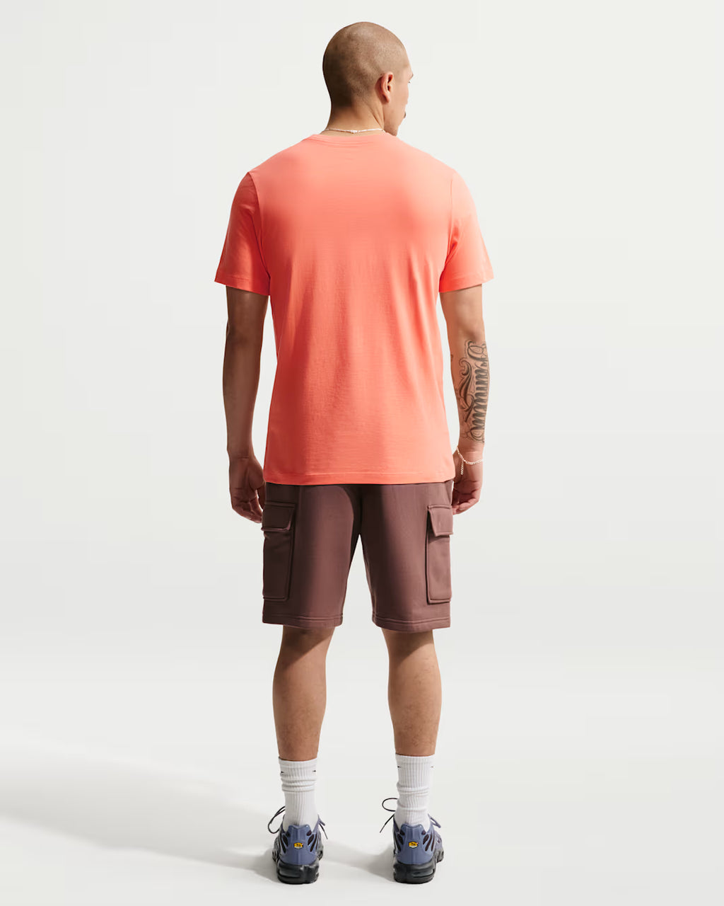 Nike Sportswear Club Men's T-Shirt size Medium (Orange Frost)