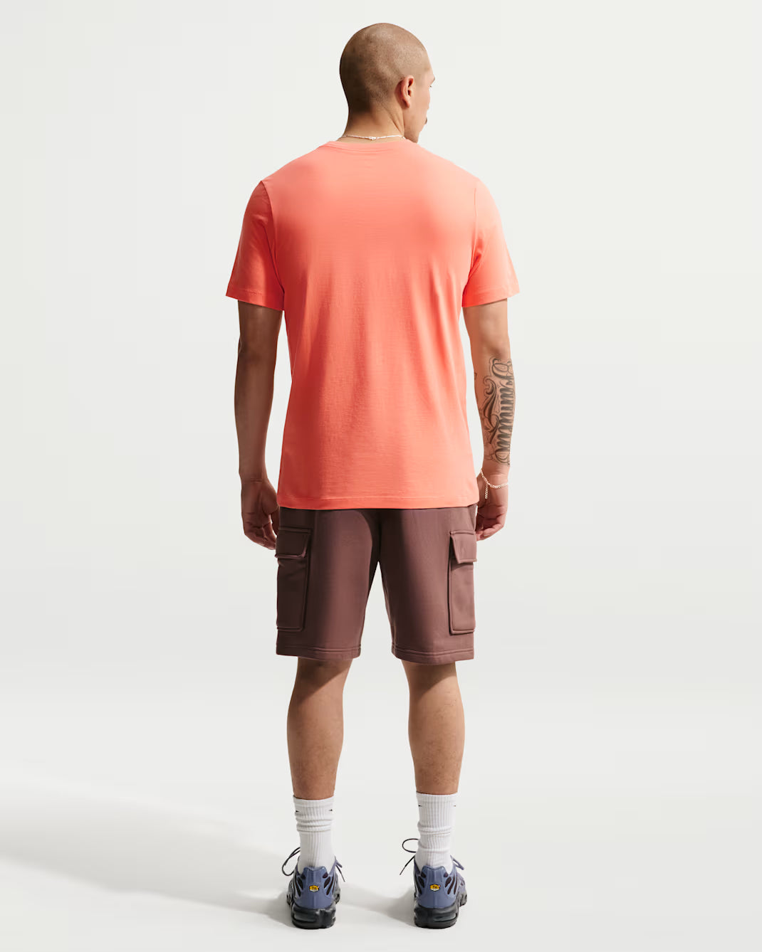 Nike Sportswear Club Men's T-Shirt size Medium (Orange Frost)