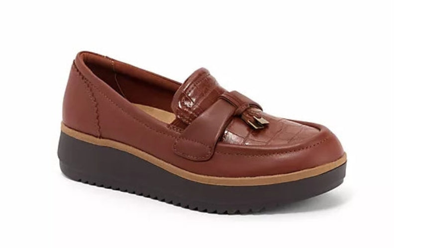 Clarks Collection Leather or Brown Croco Loafers -Zylah Bella- Women's 10 Wide